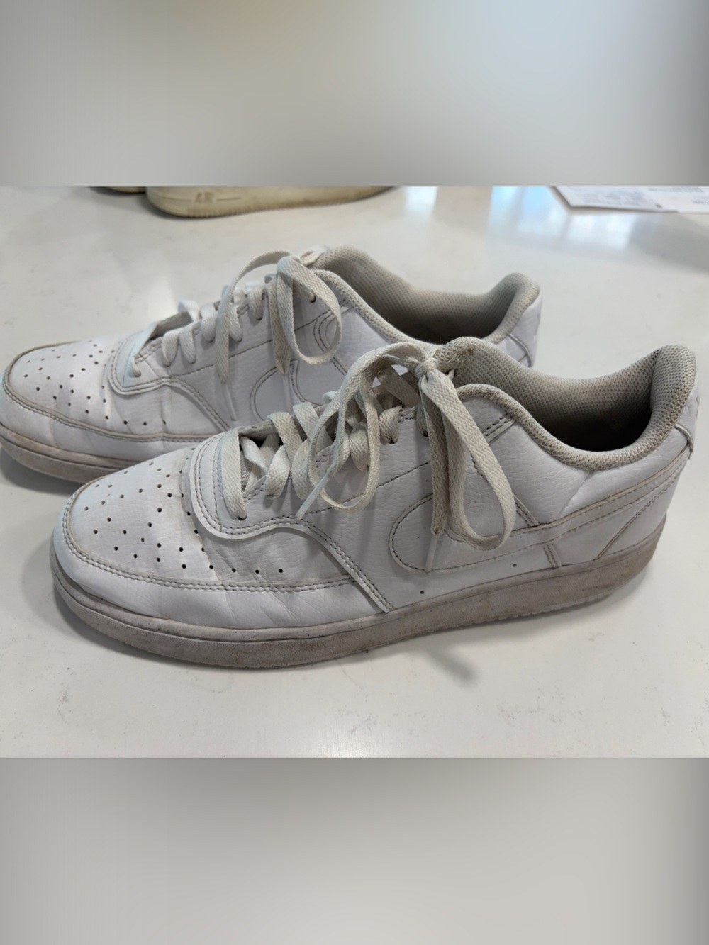 Women’s Nike White Low-Top Casual Sneakers Size 11